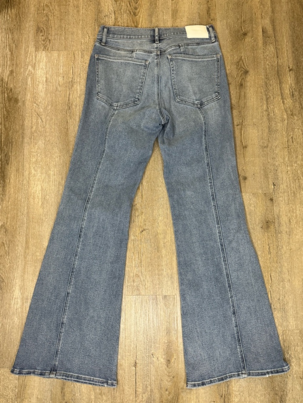 Express 70s Flare Mid-Rise Denim Jeans, Hyper Sculpt & Stretch, Medium Wash, 10R - Picture 2 of 10